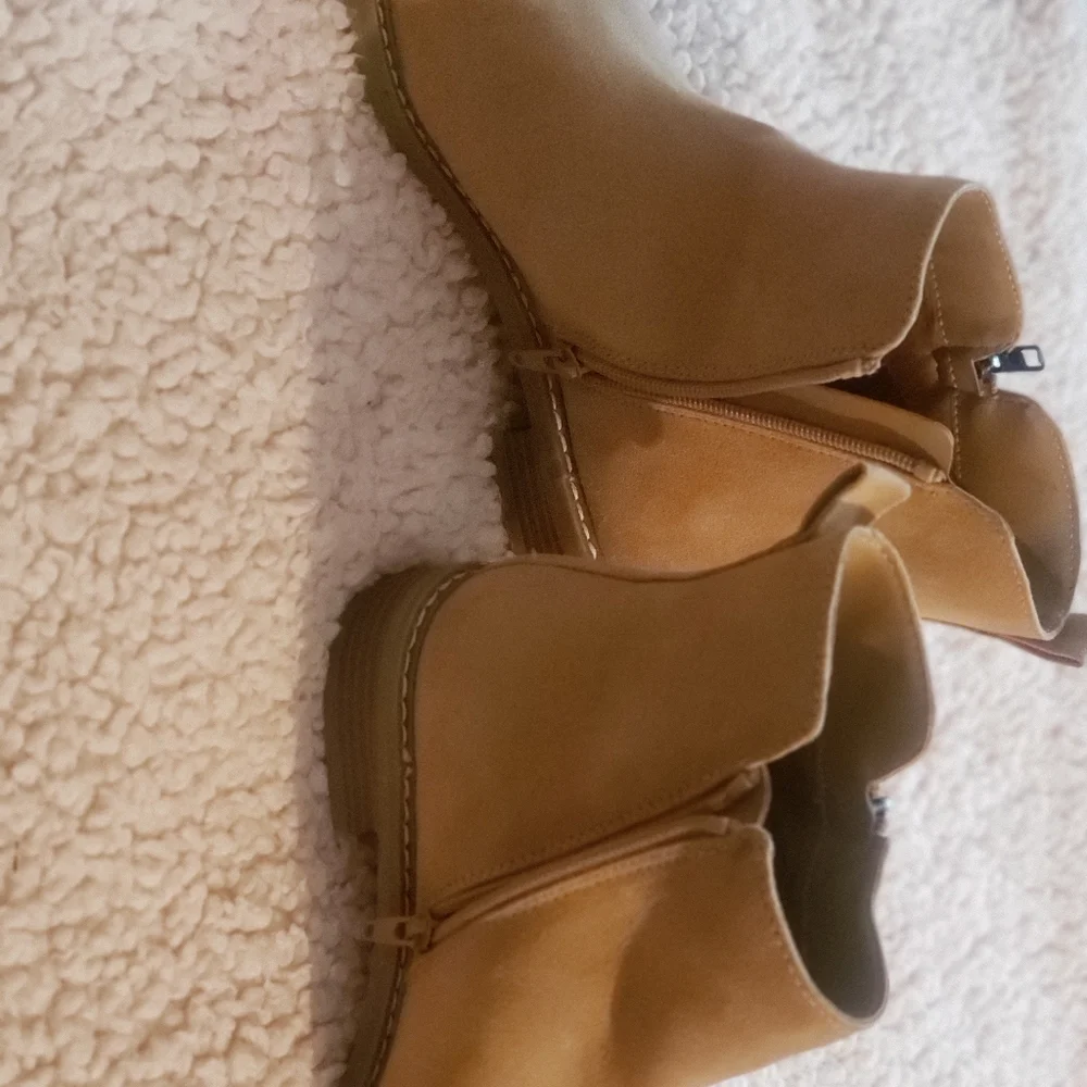 Universal Thread Boot - Picture 3 of 3